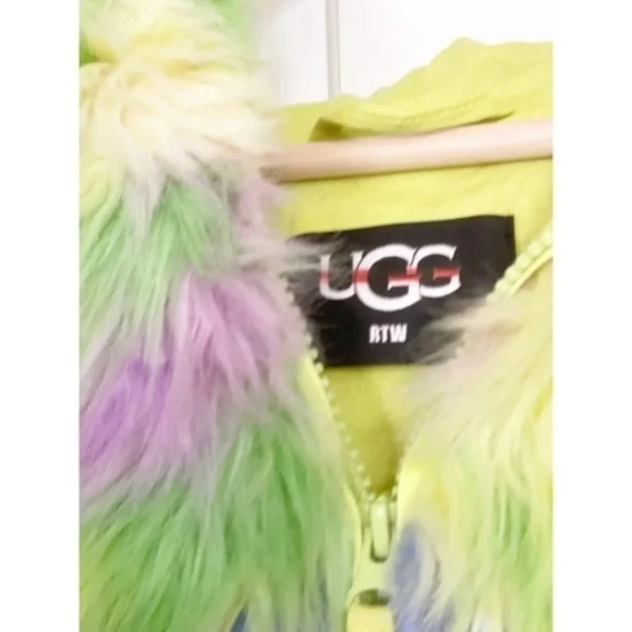 UGG WOMEN’S CLOVE FAUX FUR JACKET IN LEMON LIME AURA - Picture 4 of 6